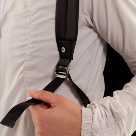 SOLD (145$) Lululemon spring fling backpack - Picture 12 of 16